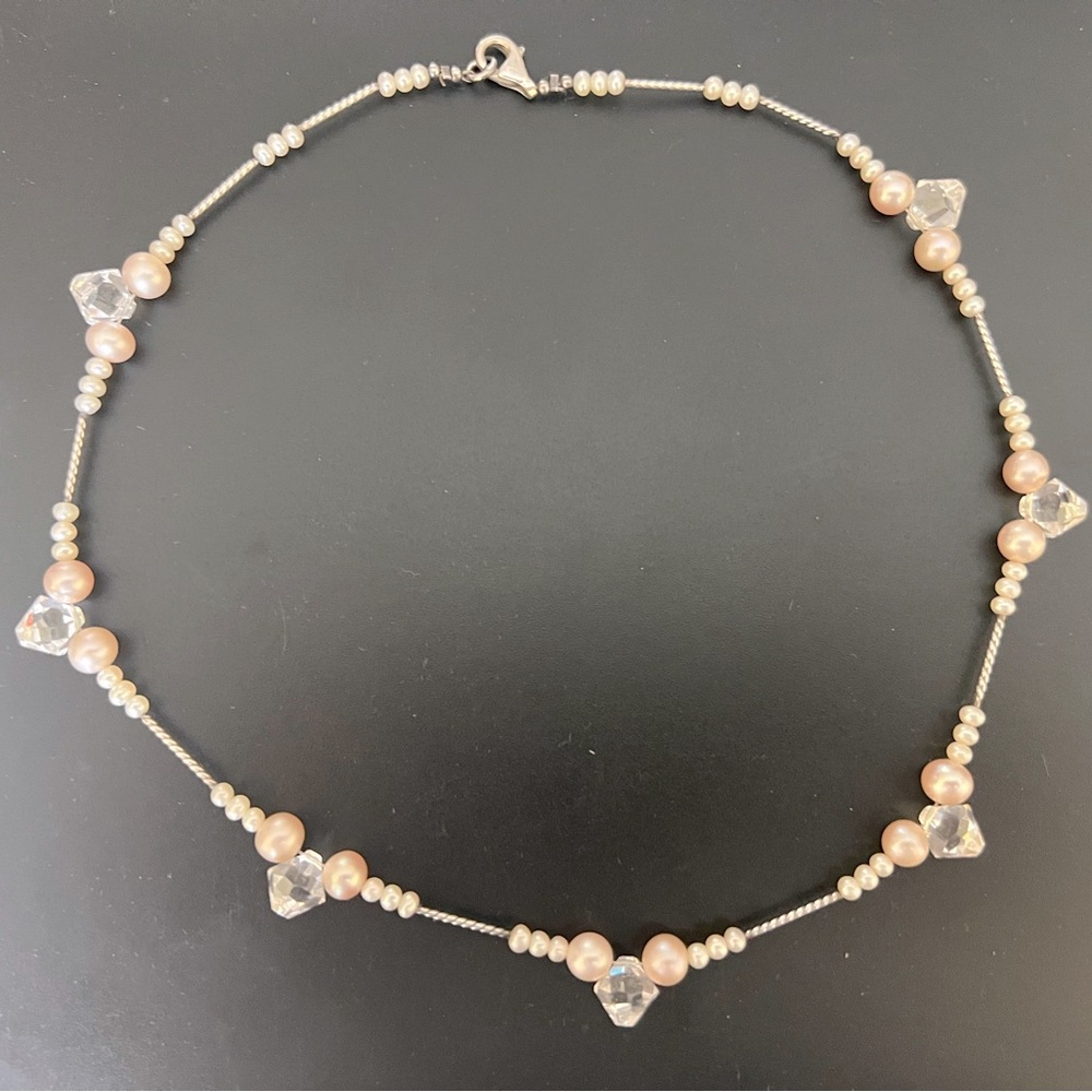 Elegant Pearl and Crystal Necklace